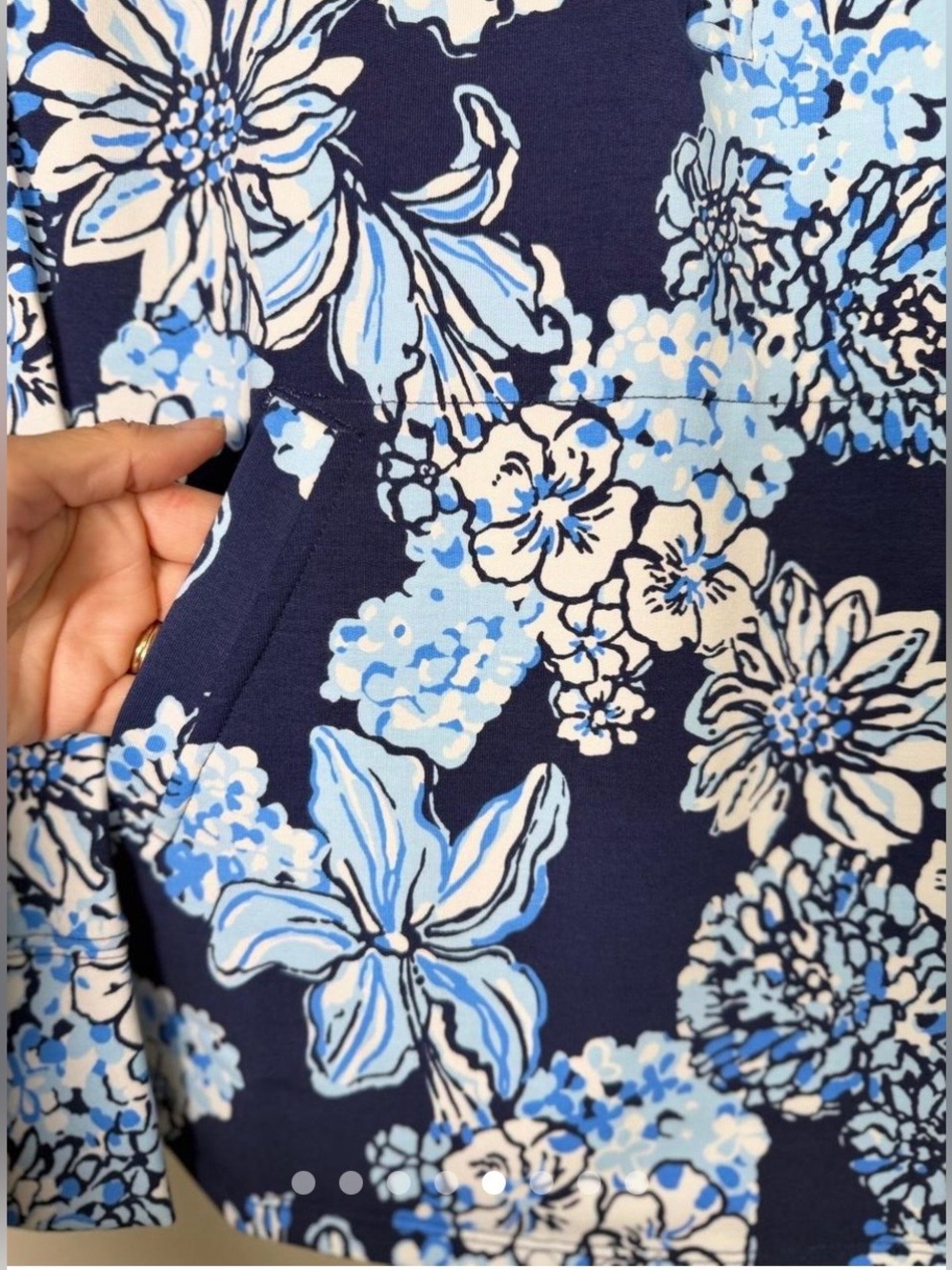 Lilly Pulitzer Skipper Popover Low Tide Navy Bouquet All Day Floral UPF 50+Large - Picture 5 of 7